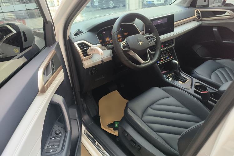 Used Volkswagen Tharu 2023 300TSI Two-Wheel-Drive Moonlight Edition Interior 3