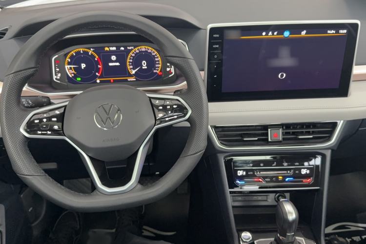 Used Volkswagen Tharu 2023 300TSI Two-Wheel-Drive Full Moon Edition Interior 3
