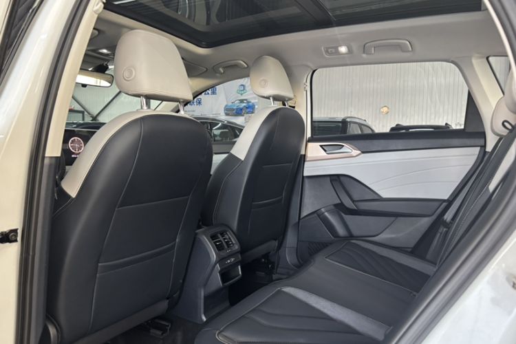Used Volkswagen Tharu 2023 300TSI Two-Wheel-Drive Full Moon Edition Interior 3