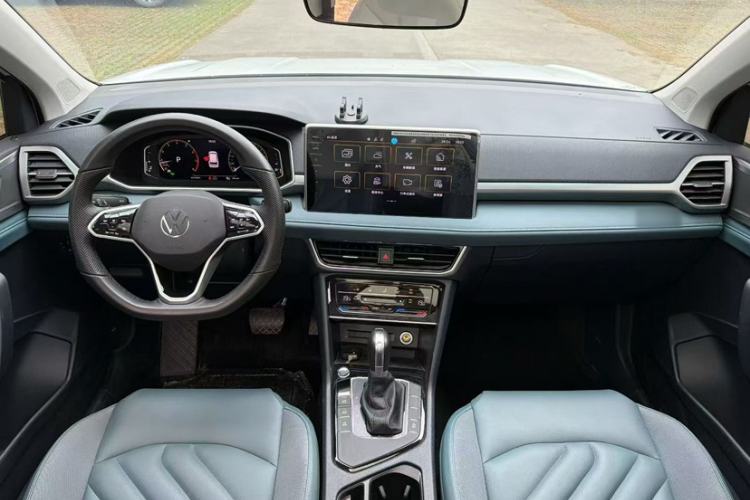 Used Volkswagen Tharu 2023 300TSI Two-Wheel-Drive Full Moon Edition Interior 4