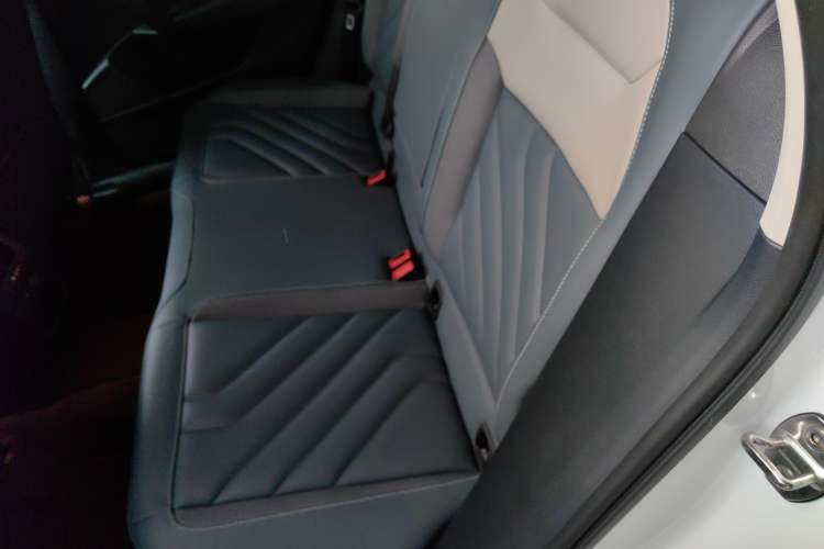 Used Volkswagen Tharu 2023 300TSI Two-Wheel-Drive Full Moon Edition Interior 4