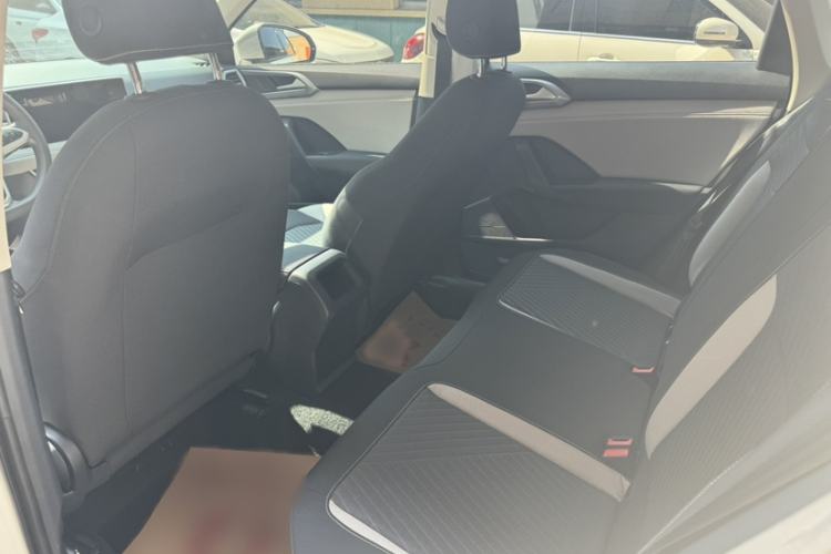 Used Volkswagen Tharu 2023 300TSI Two-Wheel-Drive Crescent Edition Interior 4