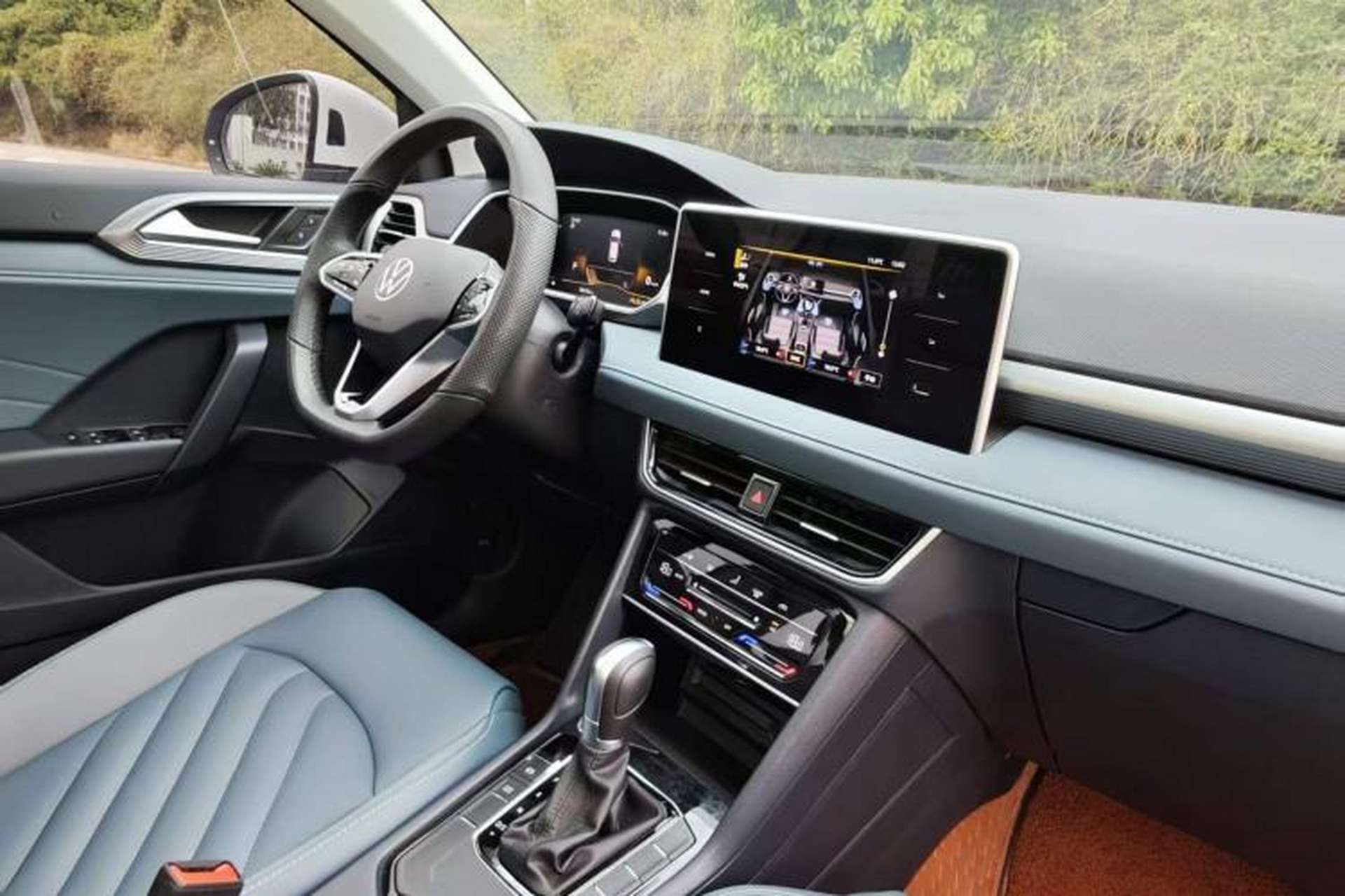 Used Volkswagen Tharu 2023 300TSI Two-Wheel-Drive Moonlight Edition Interior 4