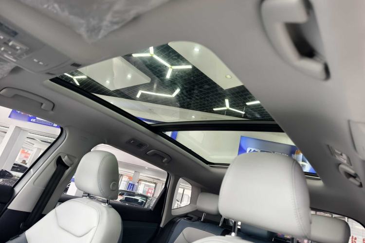 Used Volkswagen Tharu 2023 300TSI Two-Wheel-Drive Full Moon Edition Interior 5