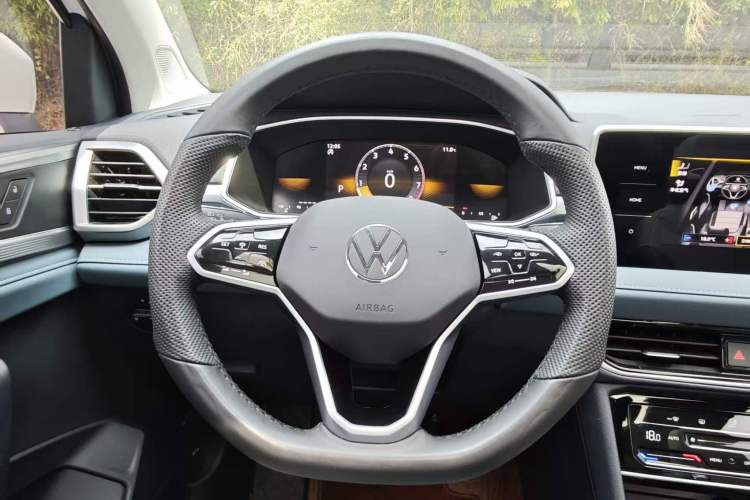 Used Volkswagen Tharu 2023 300TSI Two-Wheel-Drive Moonlight Edition Interior 5