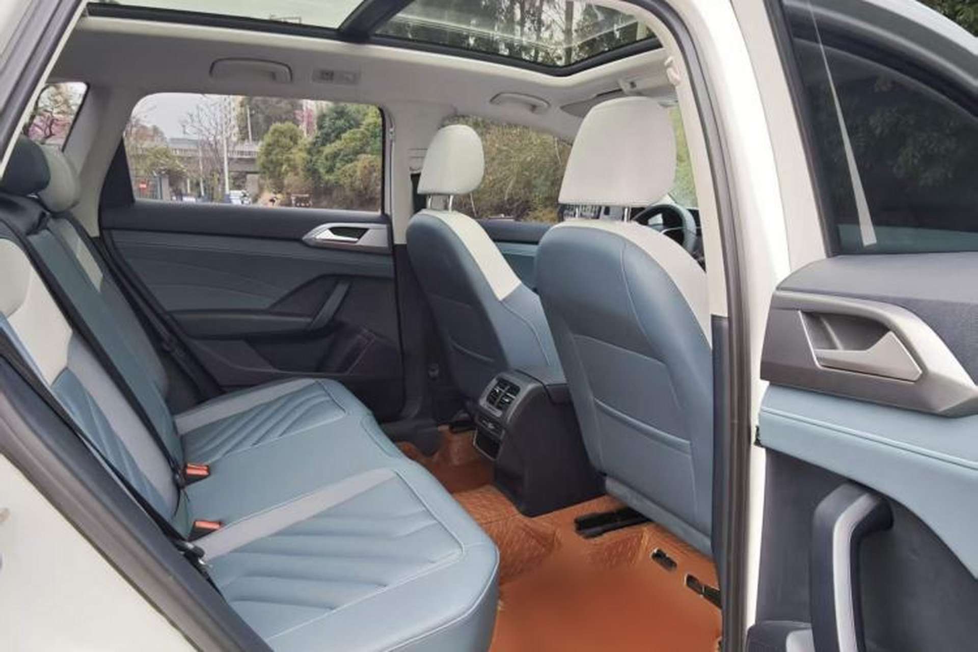 Used Volkswagen Tharu 2023 300TSI Two-Wheel-Drive Moonlight Edition Interior 8