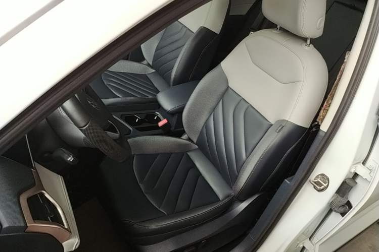 Used Volkswagen Tharu 2023 300TSI Two-Wheel-Drive Full Moon Edition Left Front Seat