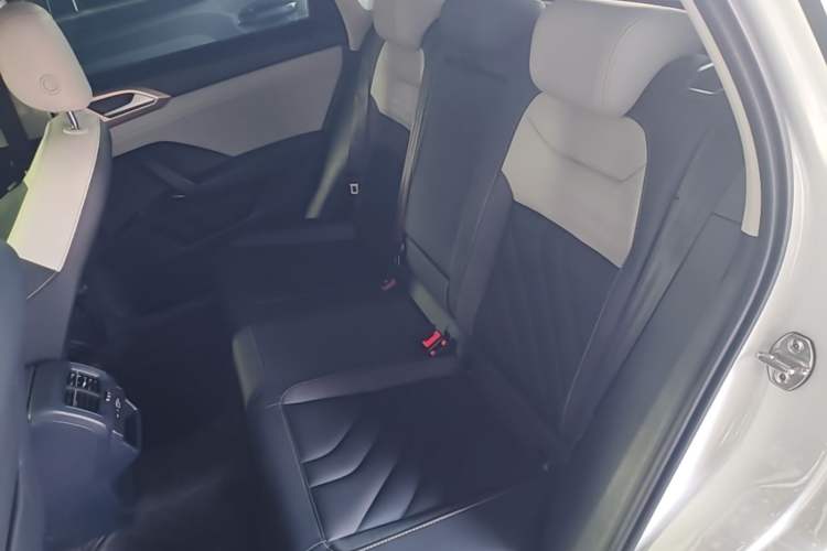 Used Volkswagen Tharu 2023 300TSI Two-Wheel-Drive Moonlight Edition Left Rear Seat