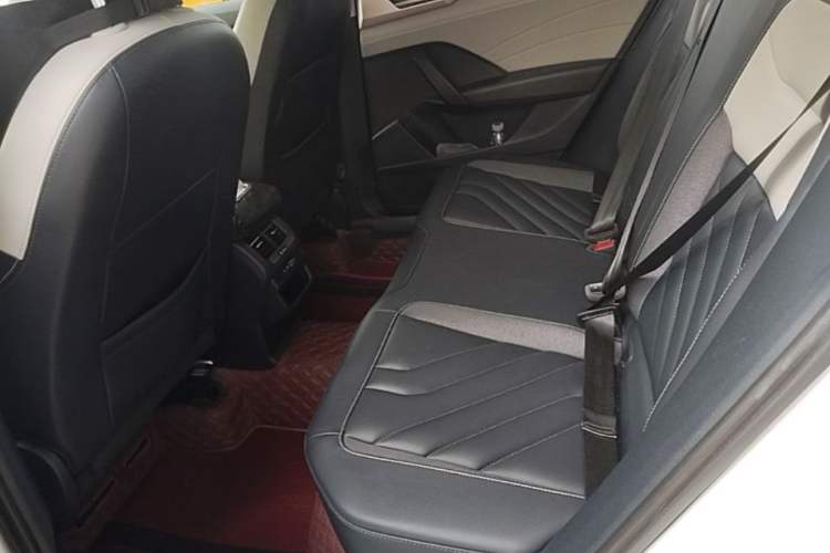 Used Volkswagen Tharu 2023 300TSI Two-Wheel-Drive Moonlight Edition Left Rear Seat