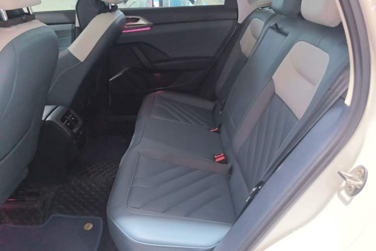 Used Volkswagen Tharu 2023 300TSI Two-Wheel-Drive Moonlight Edition Left Rear Seat