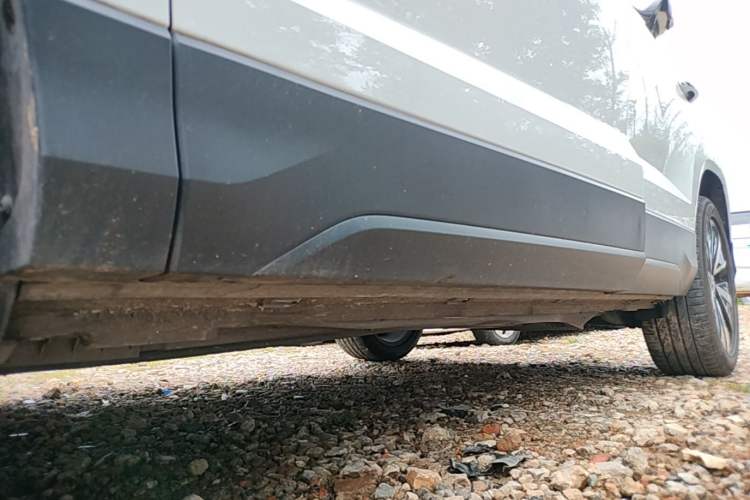 Used Volkswagen Tharu 2023 300TSI Two-Wheel-Drive Moonlight Edition Left Side Sill