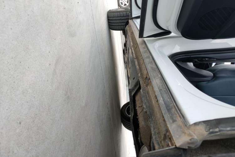 Used Volkswagen Tharu 2023 300TSI Two-Wheel-Drive Full Moon Edition Left Side Sill