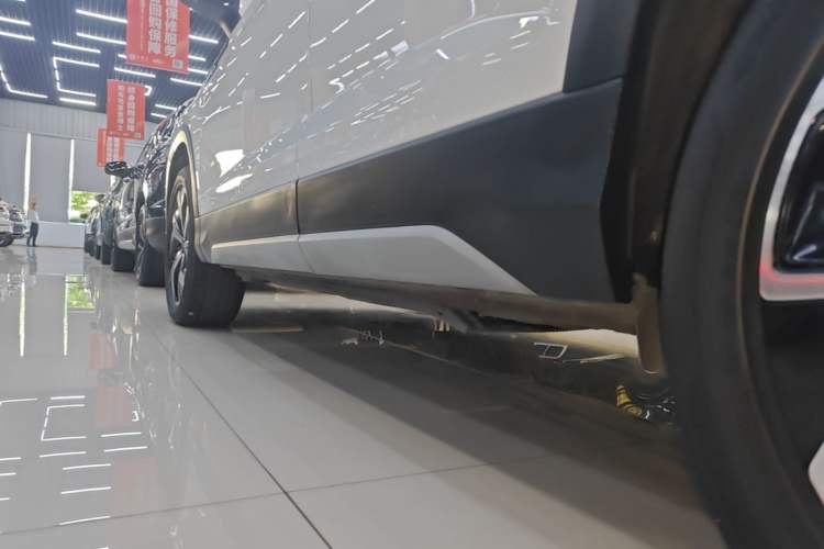 Used Volkswagen Tharu 2023 300TSI Two-Wheel-Drive Full Moon Edition Left Side Sill