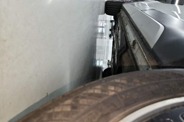 Used Volkswagen Tharu 2023 300TSI Two-Wheel-Drive Full Moon Edition Left Side Sill