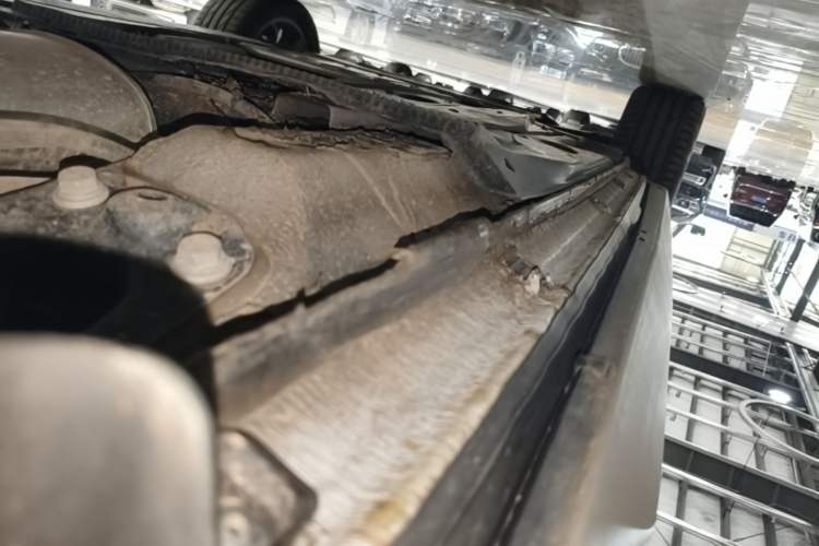 Used Volkswagen Tharu 2023 300TSI Two-Wheel-Drive Full Moon Edition Left Side Sill