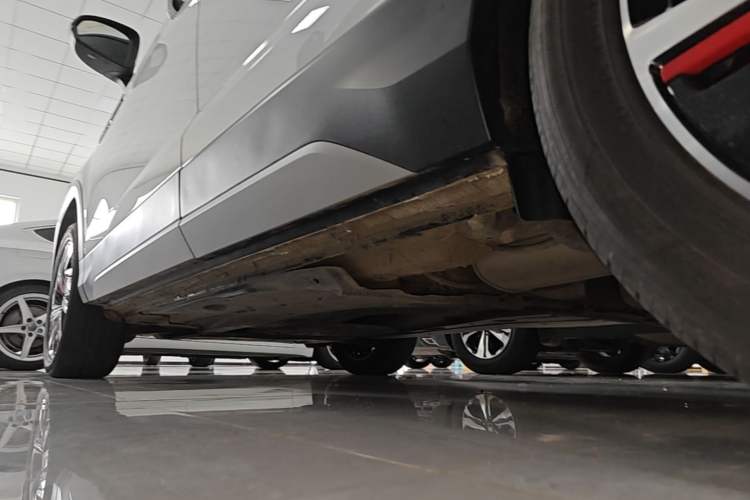 Used Volkswagen Tharu 2023 300TSI Two-Wheel-Drive Full Moon Edition Left Side Sill
