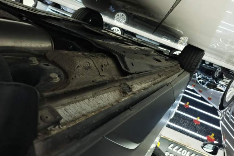 Used Volkswagen Tharu 2023 300TSI Two-Wheel-Drive Moonlight Edition Left Side Sill