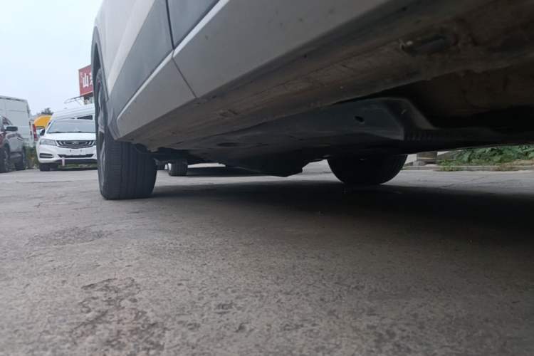 Used Volkswagen Tharu 2023 300TSI Two-Wheel-Drive Full Moon Edition Left Side Sill