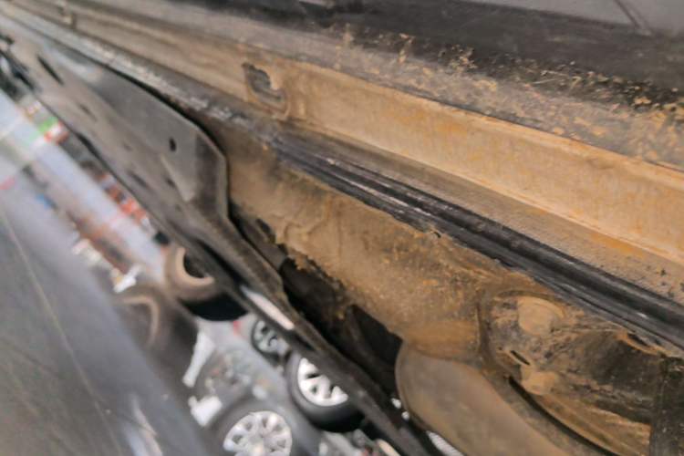 Used Volkswagen Tharu 2023 300TSI Two-Wheel-Drive Crescent Edition Left Side Sill