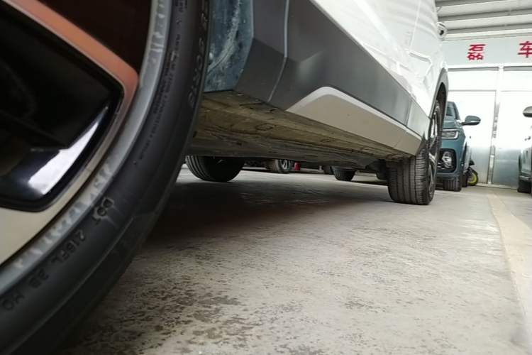Used Volkswagen Tharu 2023 300TSI Two-Wheel-Drive Full Moon Edition Left Side Sill