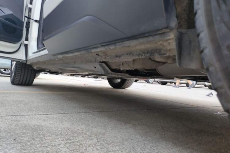 Used Volkswagen Tharu 2023 300TSI Two-Wheel-Drive Moonlight Edition Left Side Sill
