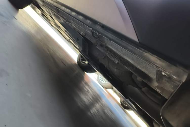 Used Volkswagen Tharu 2023 300TSI Two-Wheel-Drive Full Moon Edition Left Side Sill