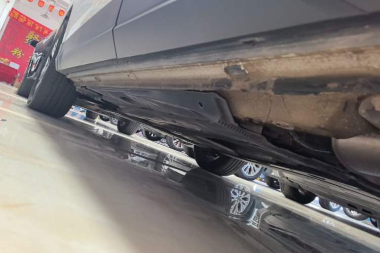 Used Volkswagen Tharu 2023 300TSI Two-Wheel-Drive Moonlight Edition Left Side Sill