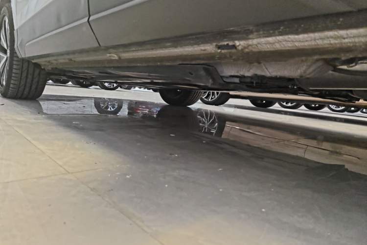 Used Volkswagen Tharu 2023 300TSI Two-Wheel-Drive Moonlight Edition Left Side Sill