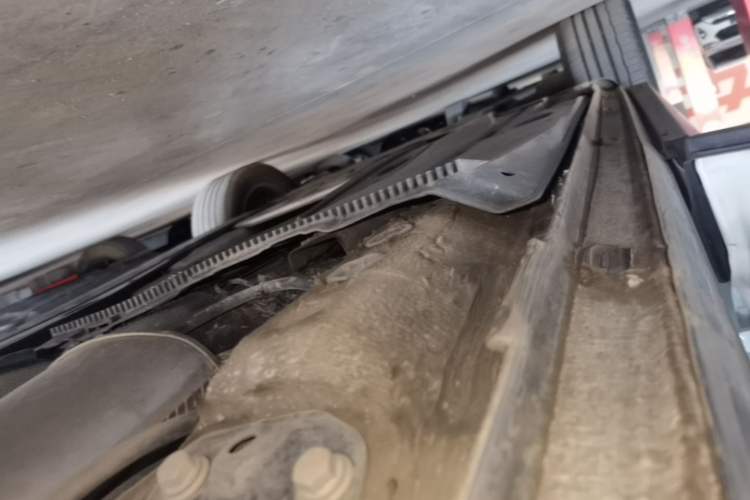 Used Volkswagen Tharu 2023 300TSI Two-Wheel-Drive Crescent Edition Left Side Sill