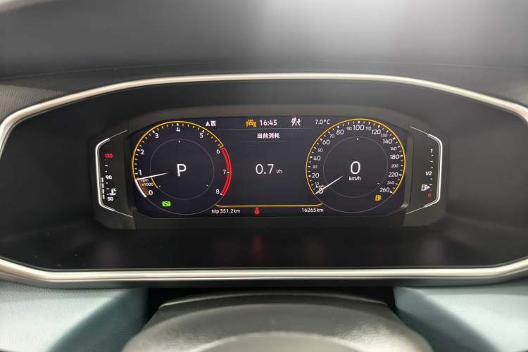 Used Volkswagen Tharu 2023 300TSI Two-Wheel-Drive Full Moon Edition Odometer Close Up