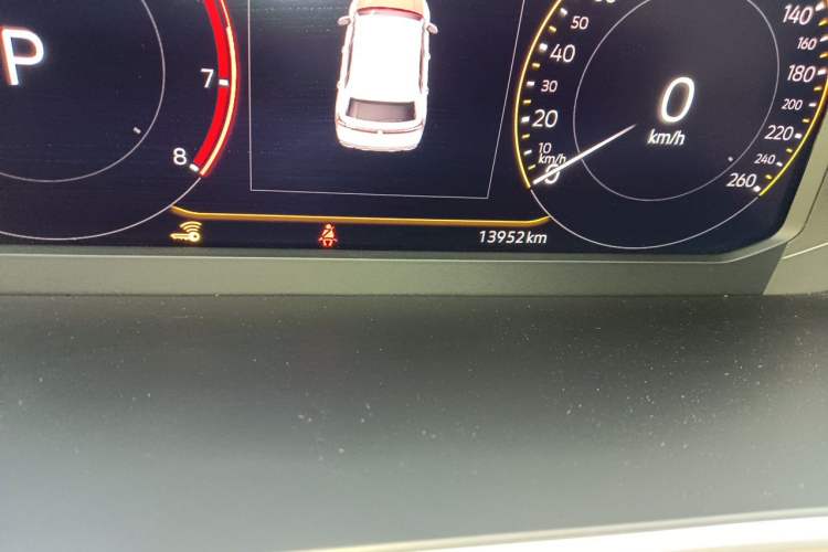 Used Volkswagen Tharu 2023 300TSI Two-Wheel-Drive Full Moon Edition Odometer Close Up