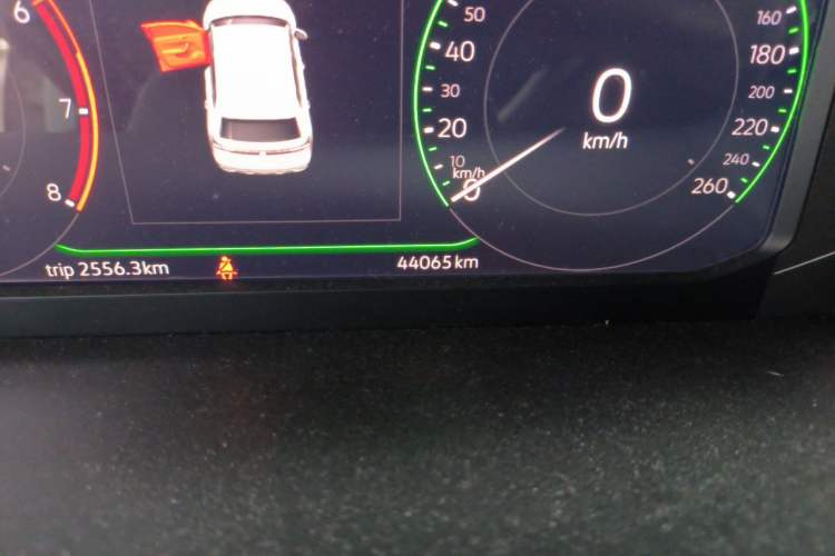 Used Volkswagen Tharu 2023 300TSI Two-Wheel-Drive Full Moon Edition Odometer Close Up