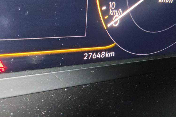 Used Volkswagen Tharu 2023 300TSI Two-Wheel-Drive Full Moon Edition Odometer Close Up