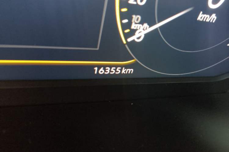 Used Volkswagen Tharu 2023 300TSI Two-Wheel-Drive Full Moon Edition Odometer Close Up