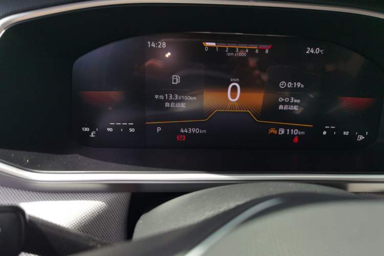 Used Volkswagen Tharu 2023 300TSI Two-Wheel-Drive Crescent Edition Odometer Close Up