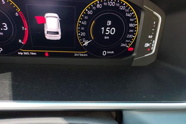 Used Volkswagen Tharu 2023 300TSI Two-Wheel-Drive Full Moon Edition Odometer Close Up