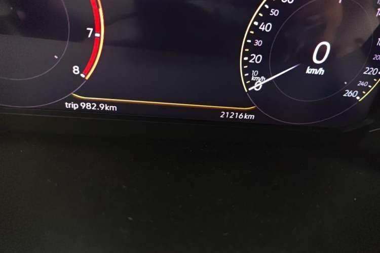 Used Volkswagen Tharu 2023 300TSI Two-Wheel-Drive Full Moon Edition Odometer Close Up