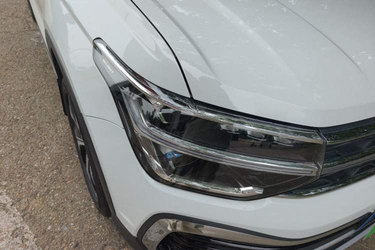 Used Volkswagen Tharu 2023 300TSI Two-Wheel-Drive Full Moon Edition Right Front Headlight