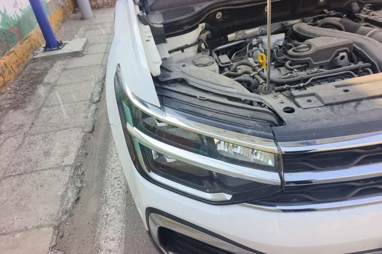 Used Volkswagen Tharu 2023 300TSI Two-Wheel-Drive Moonlight Edition Right Front Headlight