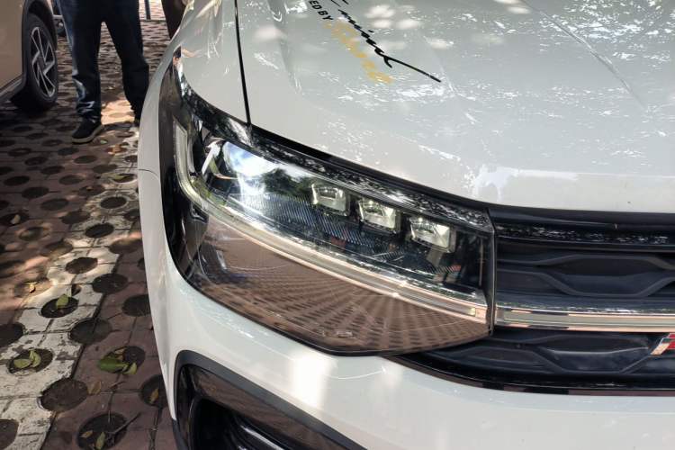 Used Volkswagen Tharu 2023 300TSI Two-Wheel-Drive Full Moon Edition Right Front Headlight