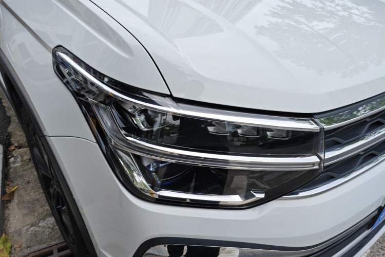 Used Volkswagen Tharu 2023 300TSI Two-Wheel-Drive Full Moon Edition Right Front Headlight