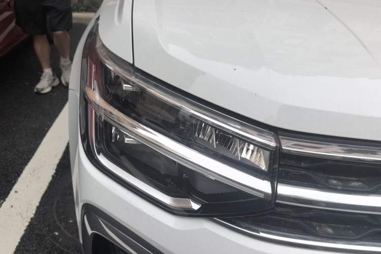 Used Volkswagen Tharu 2023 300TSI Two-Wheel-Drive Moonlight Edition Right Front Headlight