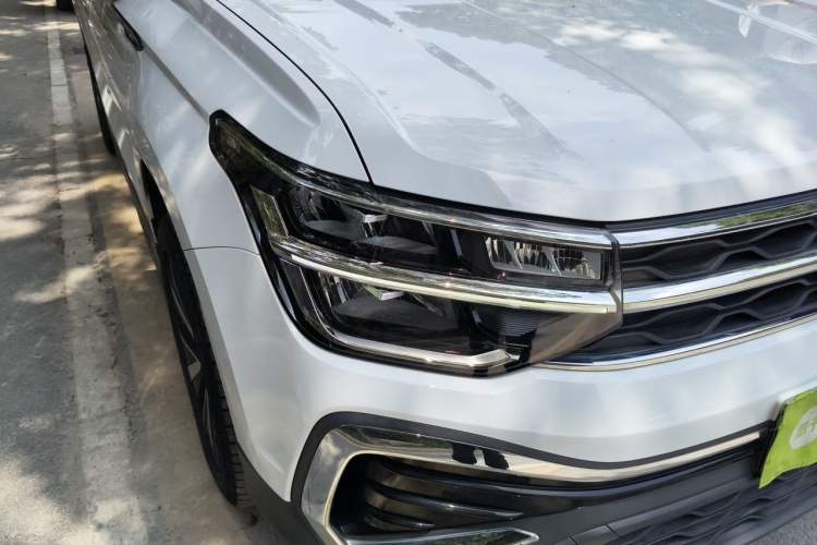 Used Volkswagen Tharu 2023 300TSI Two-Wheel-Drive Moonlight Edition Right Front Headlight