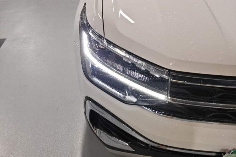 Used Volkswagen Tharu 2023 300TSI Two-Wheel-Drive Full Moon Edition Right Front Headlight