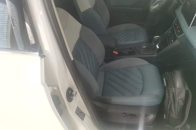 Used Volkswagen Tharu 2023 300TSI Two-Wheel-Drive Full Moon Edition Right Front Seat