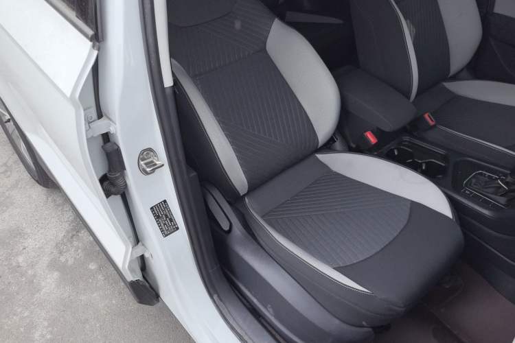Used Volkswagen Tharu 2023 300TSI Two-Wheel-Drive Crescent Edition Right Front Seat