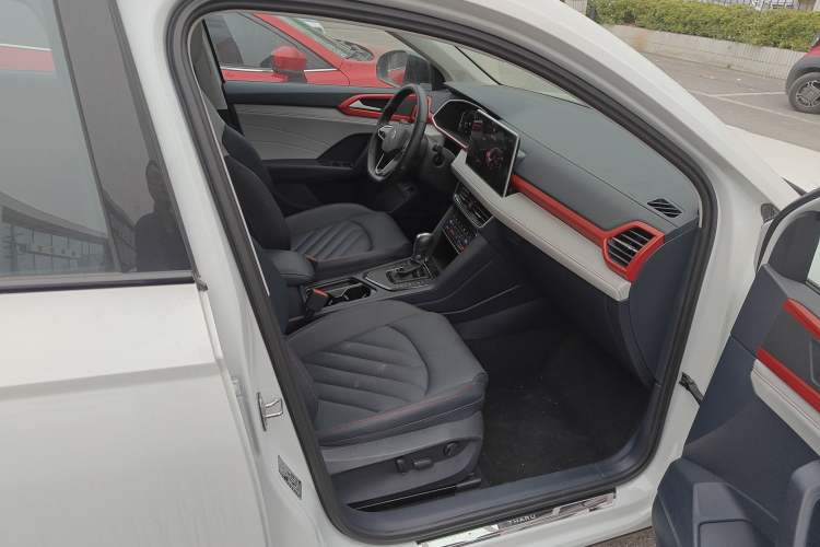 Used Volkswagen Tharu 2023 300TSI Two-Wheel-Drive Moon Luxury Edition Right Front Seat