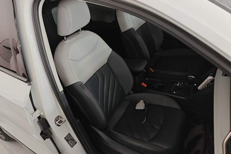 Used Volkswagen Tharu 2023 300TSI Two-Wheel-Drive Full Moon Edition Right Front Seat