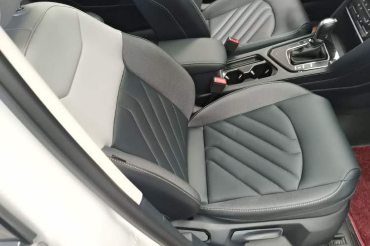Used Volkswagen Tharu 2023 300TSI Two-Wheel-Drive Moonlight Edition Right Front Seat