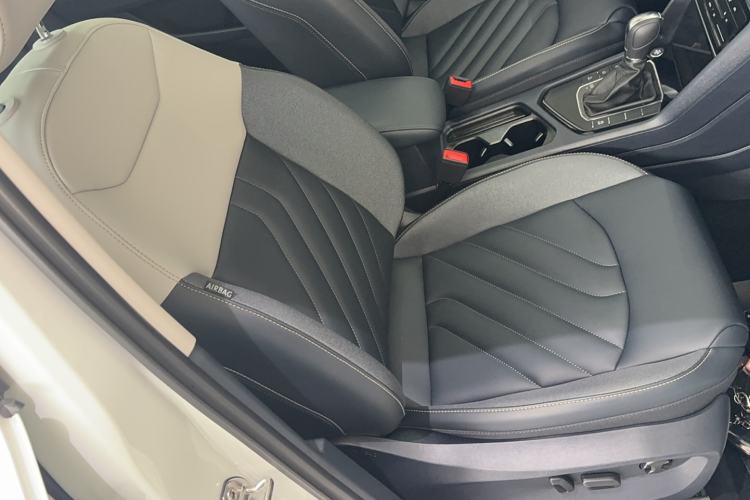 Used Volkswagen Tharu 2023 300TSI Two-Wheel-Drive Full Moon Edition Right Front Seat